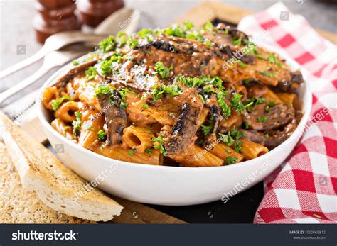 Vodka Chicken Pasta Marinara Sauce Tossed: foto de stock (editar ahora ...