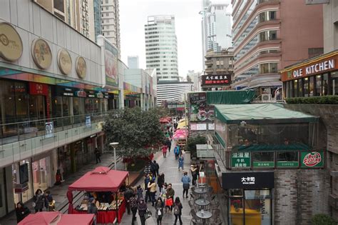2022吴江路步行街购物,吴江路的店铺也是综合了中西...【去哪儿攻略】
