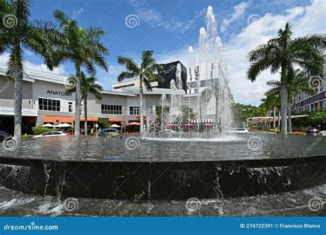 Fountain Plaza at CityPlace Doral in Doral, Florida on Suuny Afternoon ...