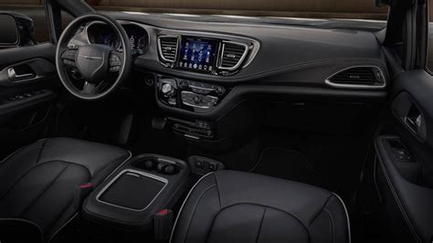 2018 Chrysler Pacifica Minivan Suits Up With S Appearance Package ...