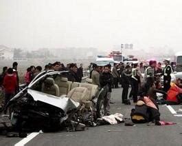 北京发生严重交通事故 9车连环相撞6人身亡(图)