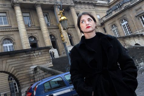 JUSTICE paris. Art ou exhibition ? De Robertis relaxée