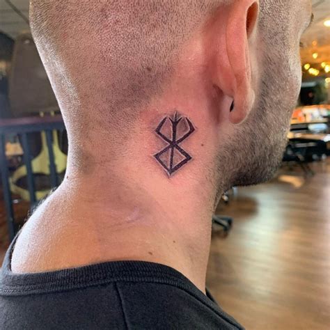 25 Small Neck Tattoos for Men in 2021 - Page 3 of 5 - Small Tattoos & Ideas