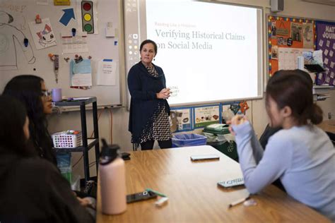 California’s ‘screenager’ classes show teens how to navigate social ...