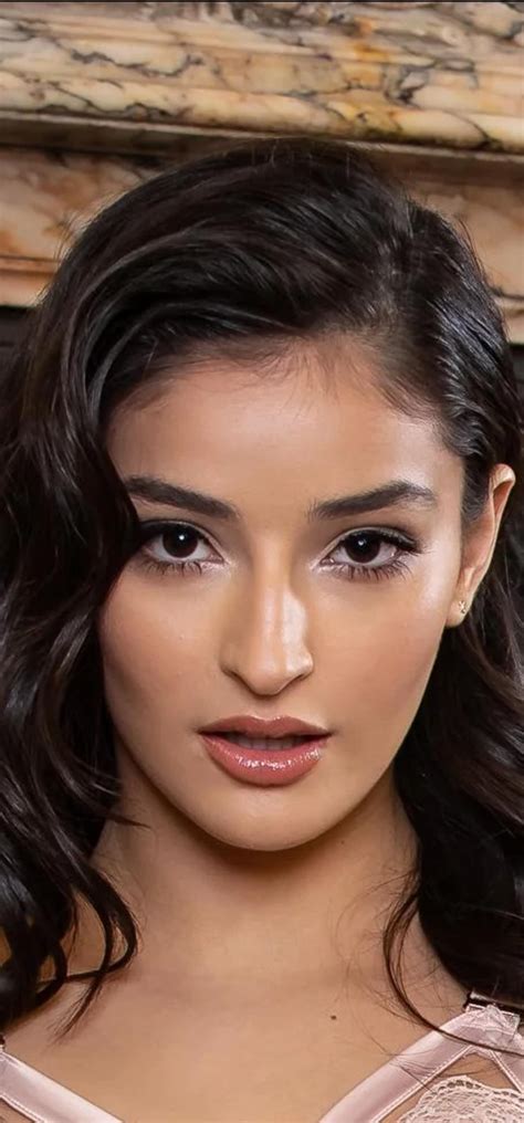 Emily Willis : r/FamousFaces