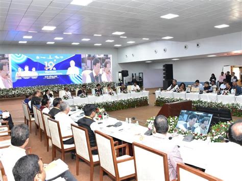 'Kandla port to become India's largest mega port' | 'ભારતનો સૌથી મોટો ...