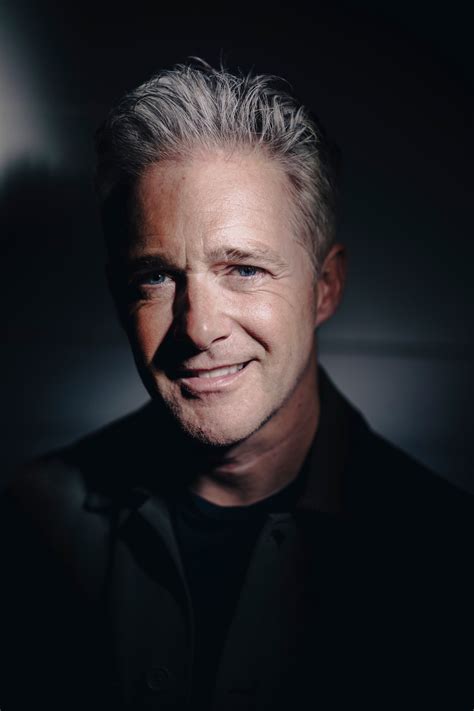 Christoff: ‘Ik zing op heel veel begrafenissen. Ik doe dat graag, omdat ...