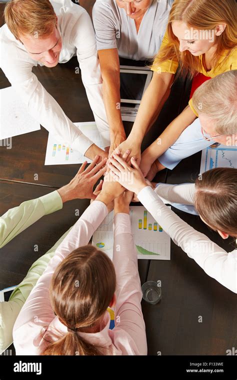 All Hands in Teamwork 的图像结果