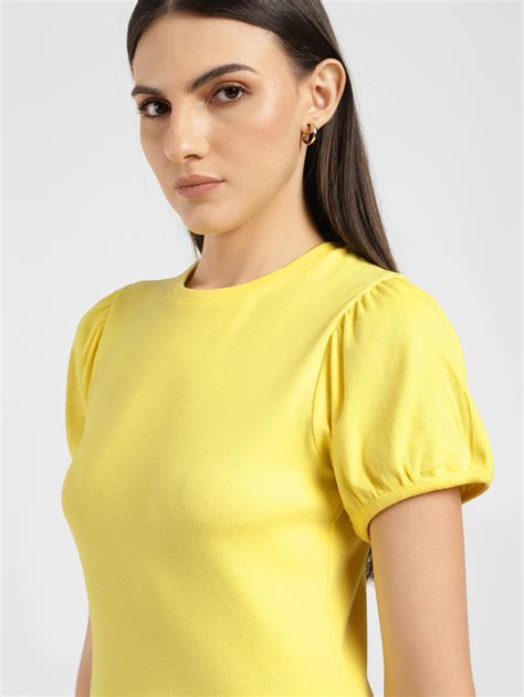 Women's Solid Slim Fit Top – Levis India Store