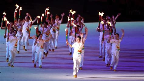 东京奥运会遭吐槽阴间开幕式,平淡的点火方式,网友直言看不懂|疫情|开幕式|气球_新浪新闻