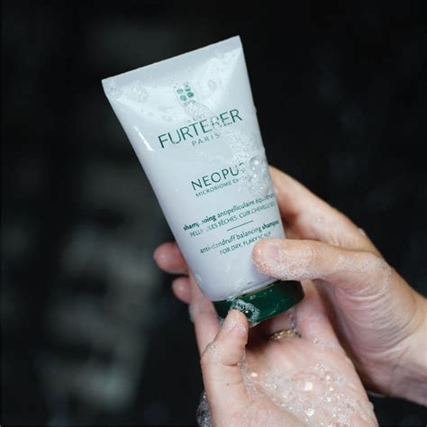Neopur Balancing Shampoo Dry, Flaky Scalp – René Furterer India