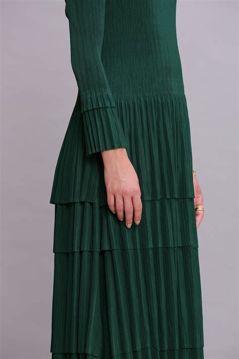 GREEN LAYERED PLETS DRESS – Pleats By Aruni
