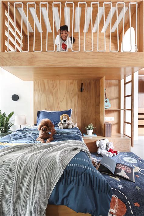 Built around a lush rain tree, this Bengaluru home renovation preserves ...