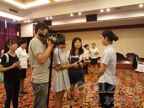 媒体采访柳州市一职校毕业生、广西2015旅游饭店服务大赛冠军团队_广西八桂职教网--有职教的地方就有我们!