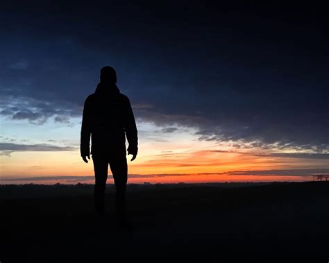 Download wallpaper 1280x1024 man, silhouette, loneliness, alone, sunset ...