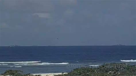 Bomb Exploding in Water 的图像结果