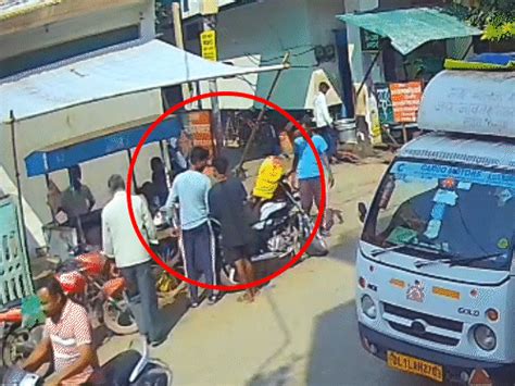 Bull goes on rampage in Aligarh market area; 2 people killed, 6 injured ...