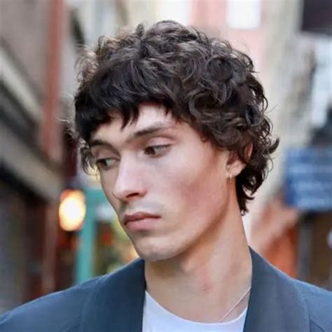 Curly Hair Bowl Cut: Trendy Styles & Tips