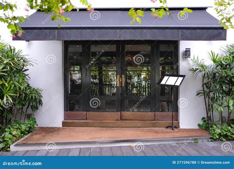 Cloth Shop Front View 的图像结果