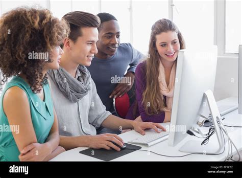 Students in Computer Room 的图像结果