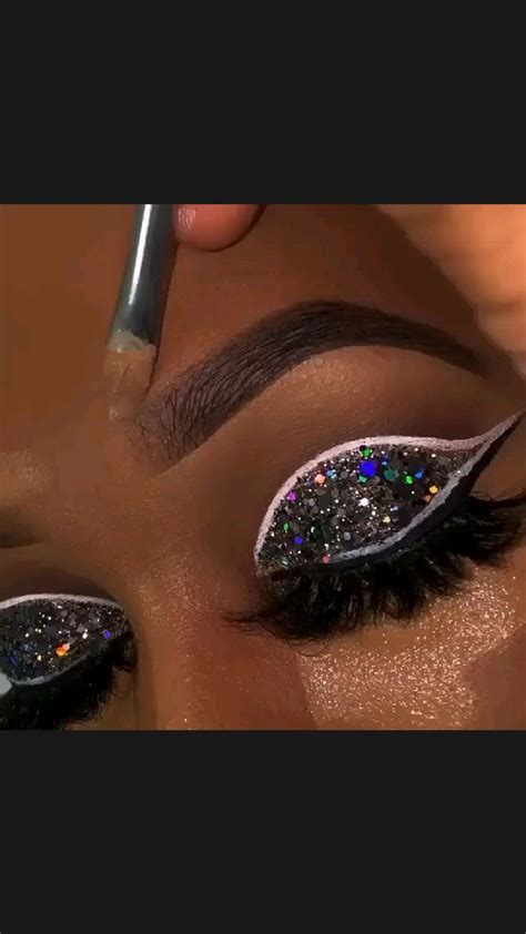 Rezultat imagine pentru Beautiful Eye Makeup Tutorial