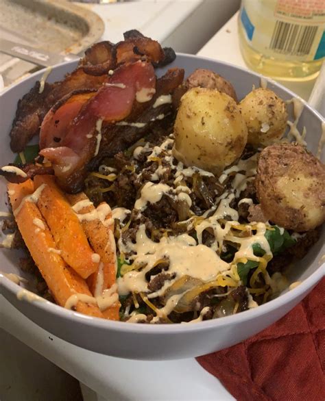 Hamburger salad bowls - Dining and Cooking