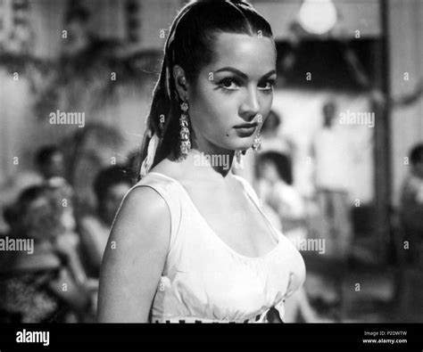 Original Film Title: CUANDO SE QUIERE DE VERAS. English Title: CUANDO ...