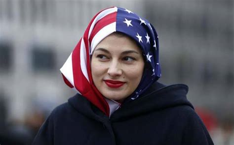 Women are making hijabs out of the American flag, and it's beautiful ...