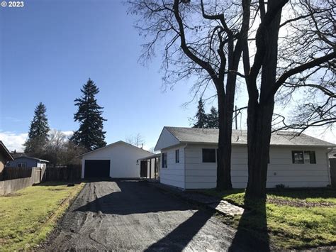 CarProperty.com / 4 Car Garage House in Eugene, Oregon for...