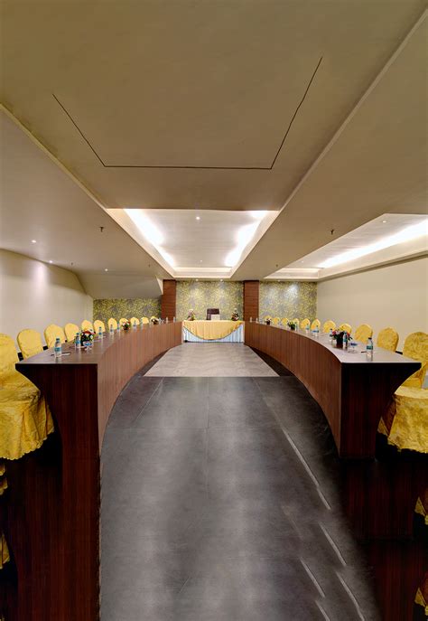 4 Star Hotels in Candolim, Goa | Godwin Hotels, Goa | Book Hotel in ...