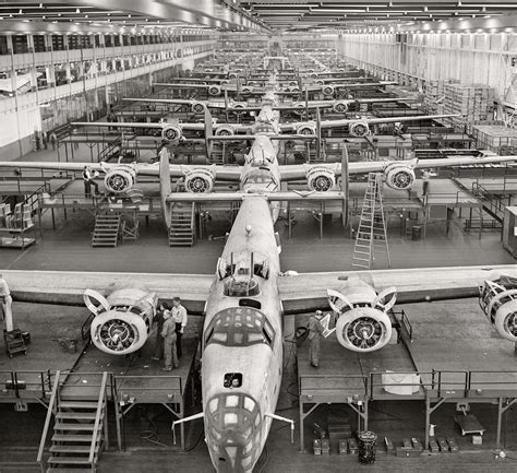 daily timewaster: Looking up an assembly line at Ford’s big Willow Run ...