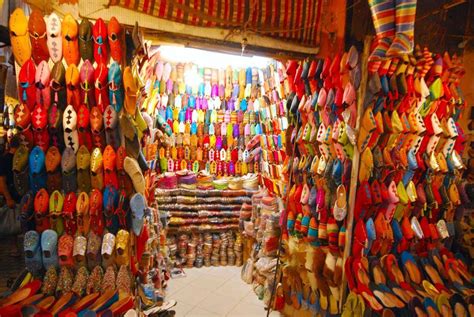 7 Amazing Places for Shopping in Kanpur: Best Shopping Guide