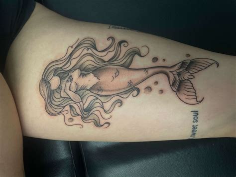 Meet Ashley Trevino - CanvasRebel Magazine