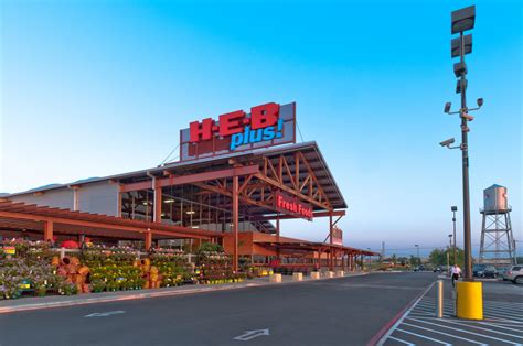 H-E-B plans expansion to its Bandera Road and Loop 1604 store
