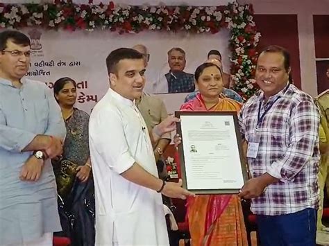 185 Pakistani refugees granted Indian citizenship in Gujrat's Rajkot