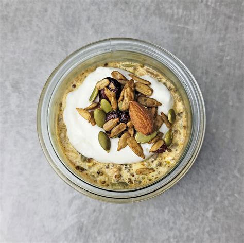 Healthy Overnight Oats Recipe: with nutritional yeast - Make Overnight Oats