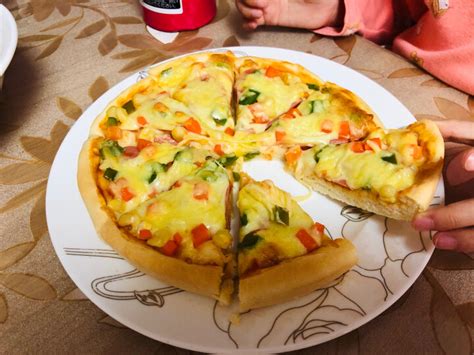 常见披萨尺寸对照，披萨大小与食用人数关系_直径