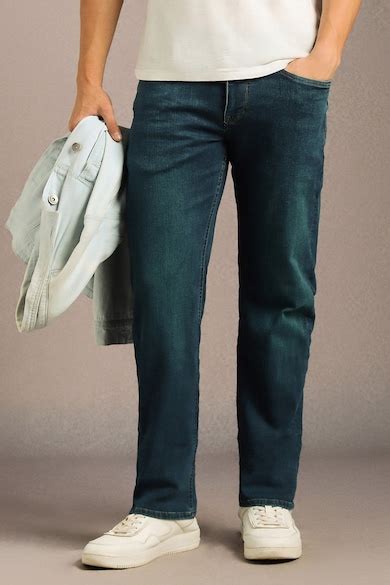 Buy Men Blue Light Slim Fit Jeans Online - 40018340 | Louis Philippe