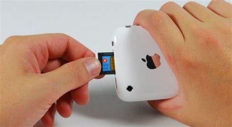 Steve Jobs Didn't Want The First iPhone To Have A Sim Card Slot