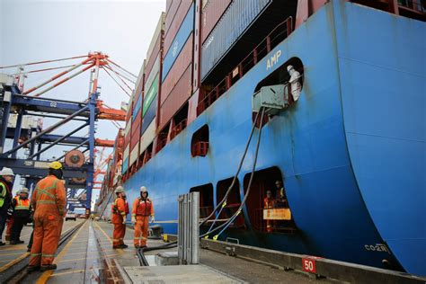 VIDEO: COSCO's 10,000TEU boxship 1st to use PRPA's shore power ...