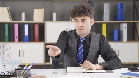 Negative Body Language 的图像结果