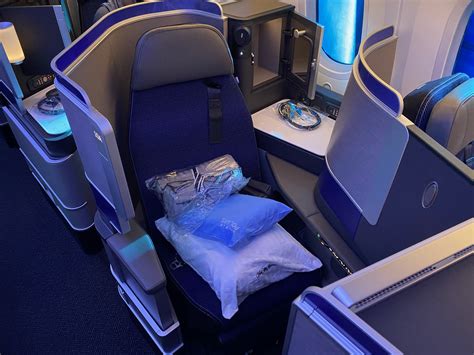United Airlines 787-9 Polaris Business Class Pandemic Edition ...