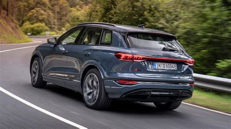 Audi Q6 e-tron Interior Layout & Technology | Top Gear