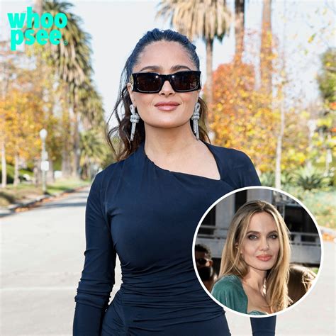 Salma Hayek si congratula con Angelina Jolie dopo la premiazione ai Tony Awards: “Non smetti mai ...