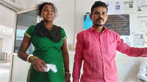 Deoghar: झांसा देकर यात्री को कार में बैठाया और कर ली नगद, मोबाइल और ...