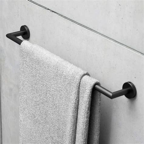 Toallero Negro Lissy - Accesorios De Baño Negros En Bath Point.