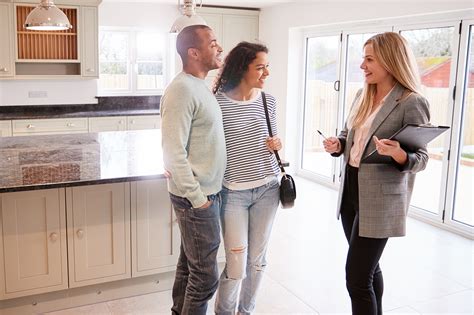 https://cdn.homeandmoney.com/wp-content/uploads/2020/11/17082851/HAM_TopTipsForFirstTimeHomeBuyers_FeauturedImg-1.jpg?utm_source=chatgpt.com
