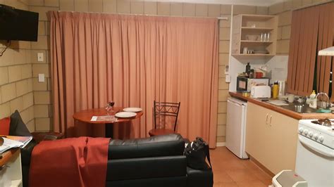 EXPLORERS CARAVAN PARK (Thargomindah) - Campground Reviews & Photos ...