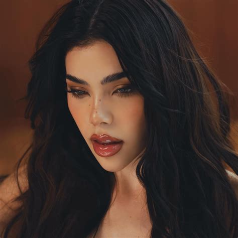 UNA Y OTRA VEZ (Lyrics in English) - Kenia OS