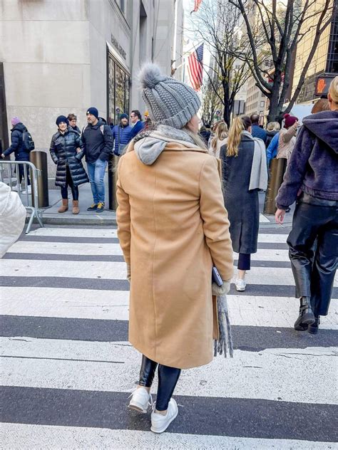 What to Wear in New York in December: Everything you Need to Pack!